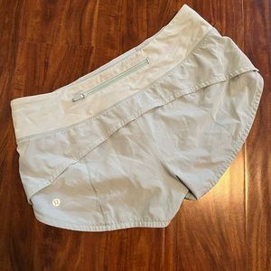 Lululemon Blue Speed Up Low-Rise Lined Short 2.5 - size 6